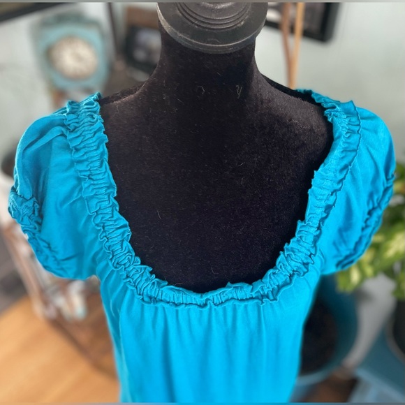 Scoop Ruffle Neck Short Cap Sleeve Top - Picture 2 of 6